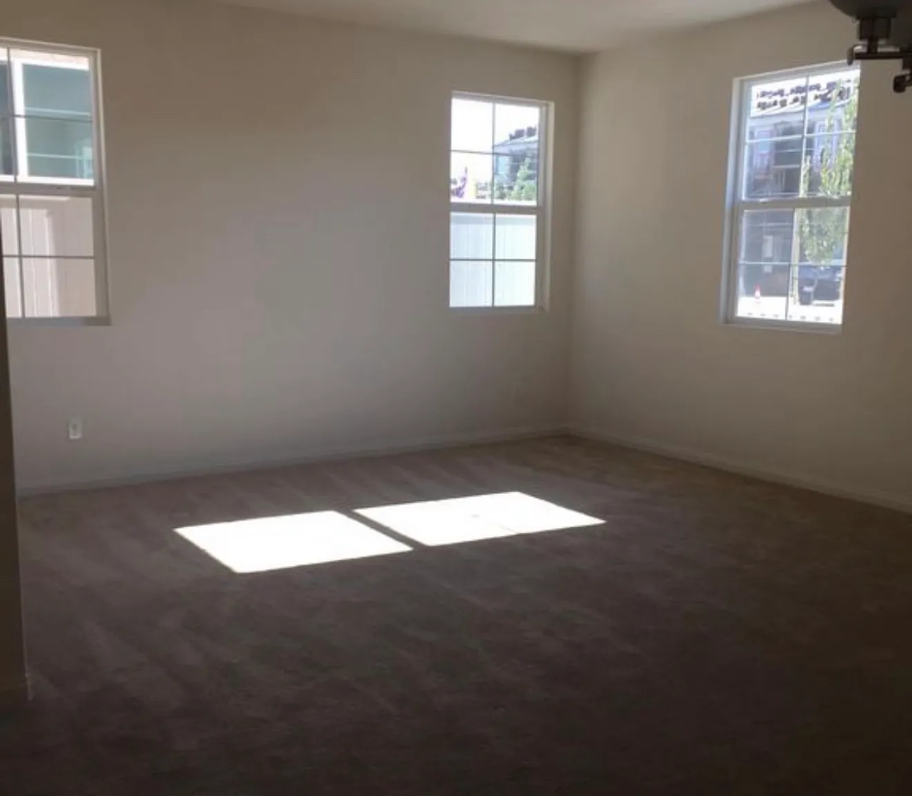 5 bed, 2450 sqft, $4,800 — Photo 4