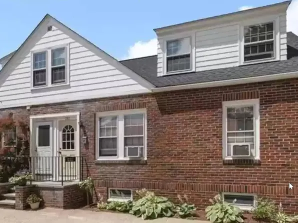 281 Auburn St, Cranston, RI 02910