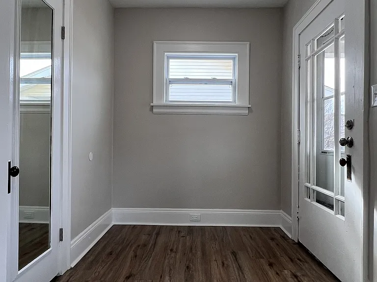 10610 Langton Ave — Photo 2