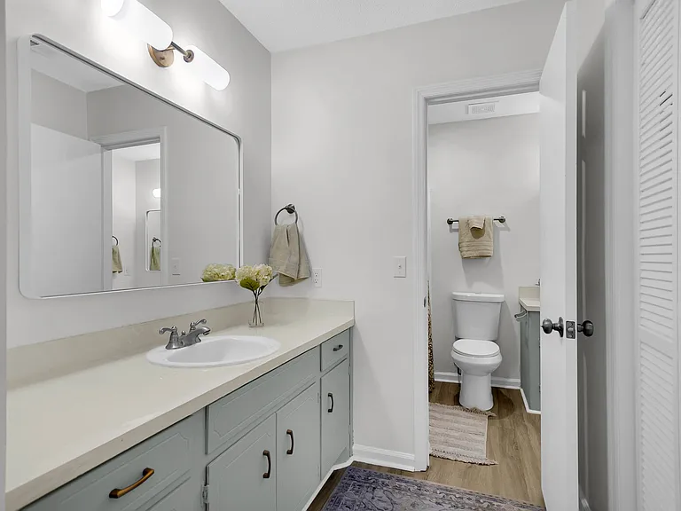 Separate 2nd vanity