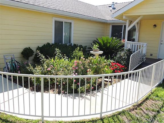 3rd image of 16 Orchardcrest Dr