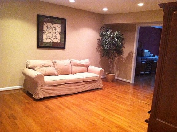 5th image of 23083 Almond Ct