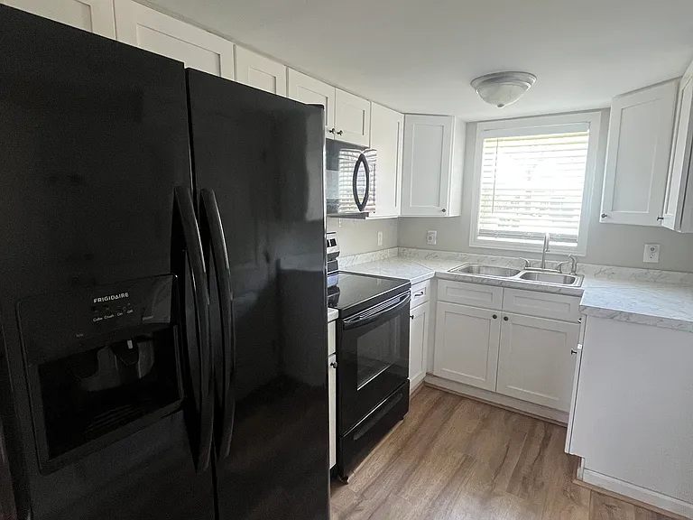 177 Eastbrook Dr — Photo 8