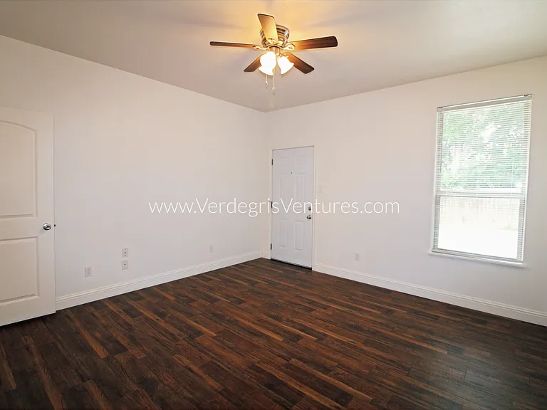The principal bedroom includes a private exterior door with direct access to the driveway