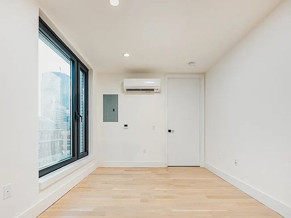 3rd image of 260 Gold St #802