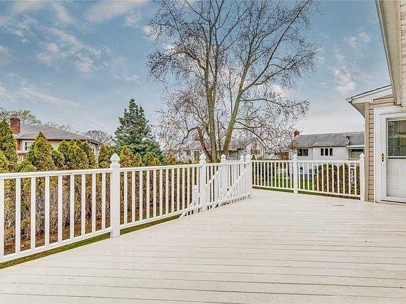 4th image of 61 Deer Ln