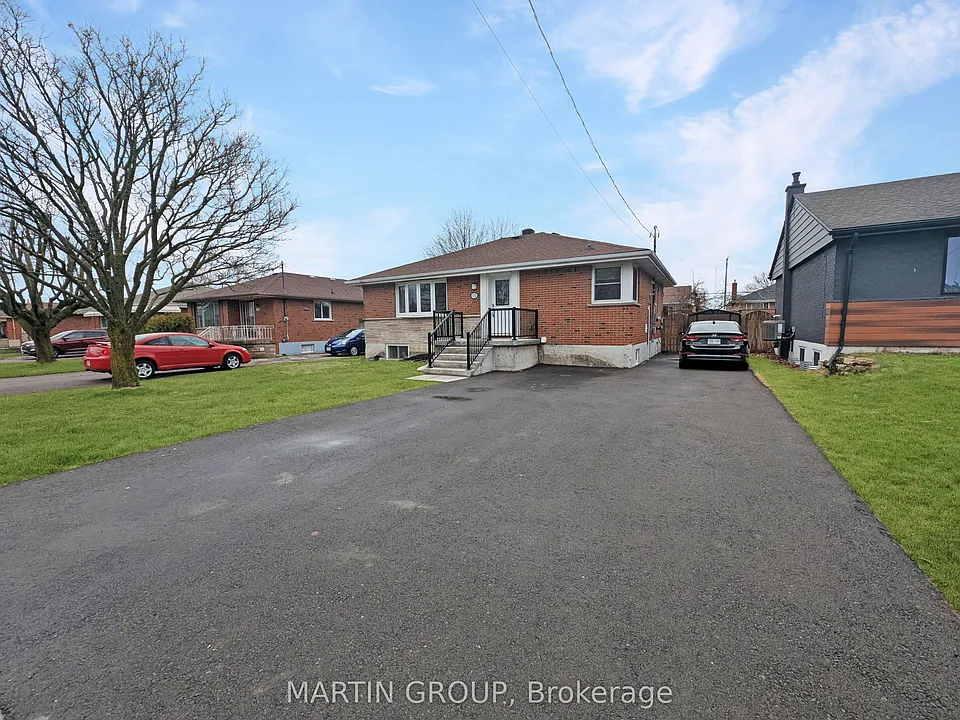 172 Fernwood Cres #BASEMENT
