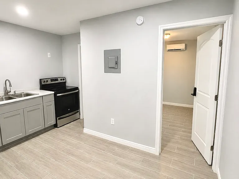 115 N Hampton Ave — Photo 22