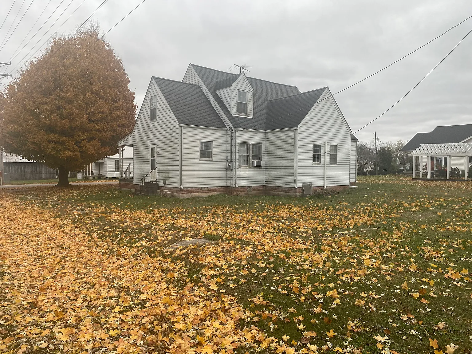 417 N High St — Photo 2