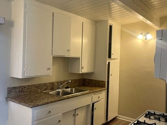 4th image of 1030 W Olive Ave APT 11