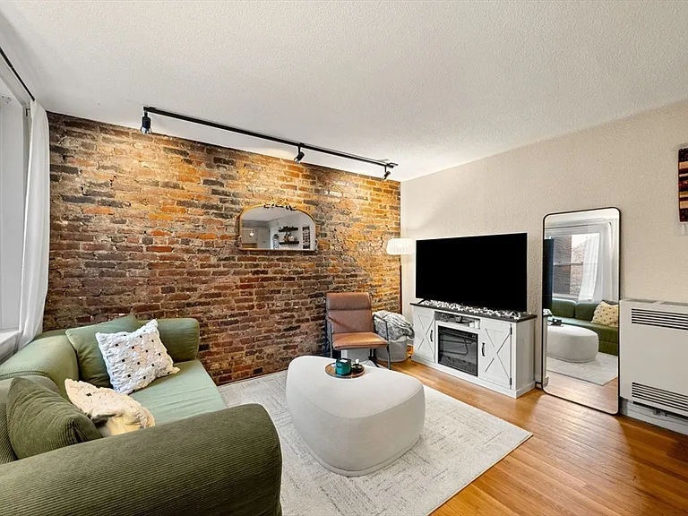 10 Henchman St #2R — Photo 2