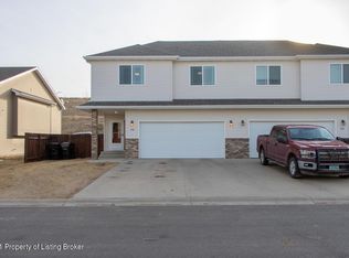 216 8th St NW, Watford City, ND 58854