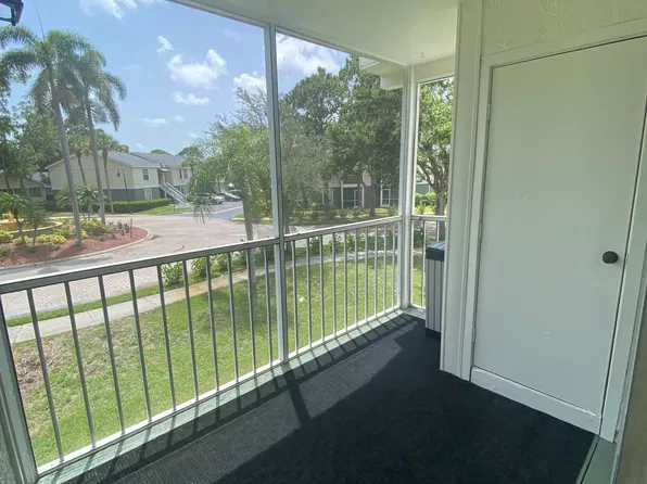 1376 Wildwood Lakes Blvd #6, Naples, FL 34104