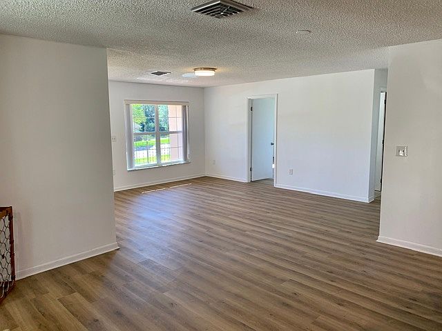 OPEN LIVING ROOM