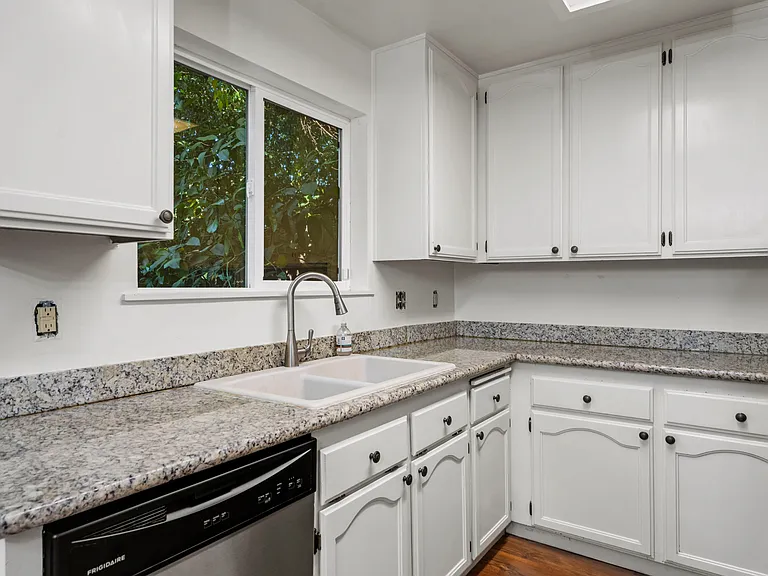 448 Lilac Ct — Photo 13