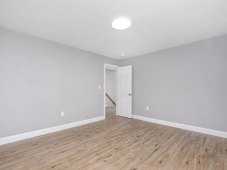 335-337 Windsor St #337 — Photo 10