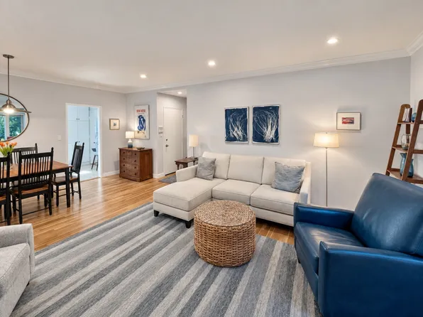 86 Griggs Rd APT 14, Brookline, MA 02446