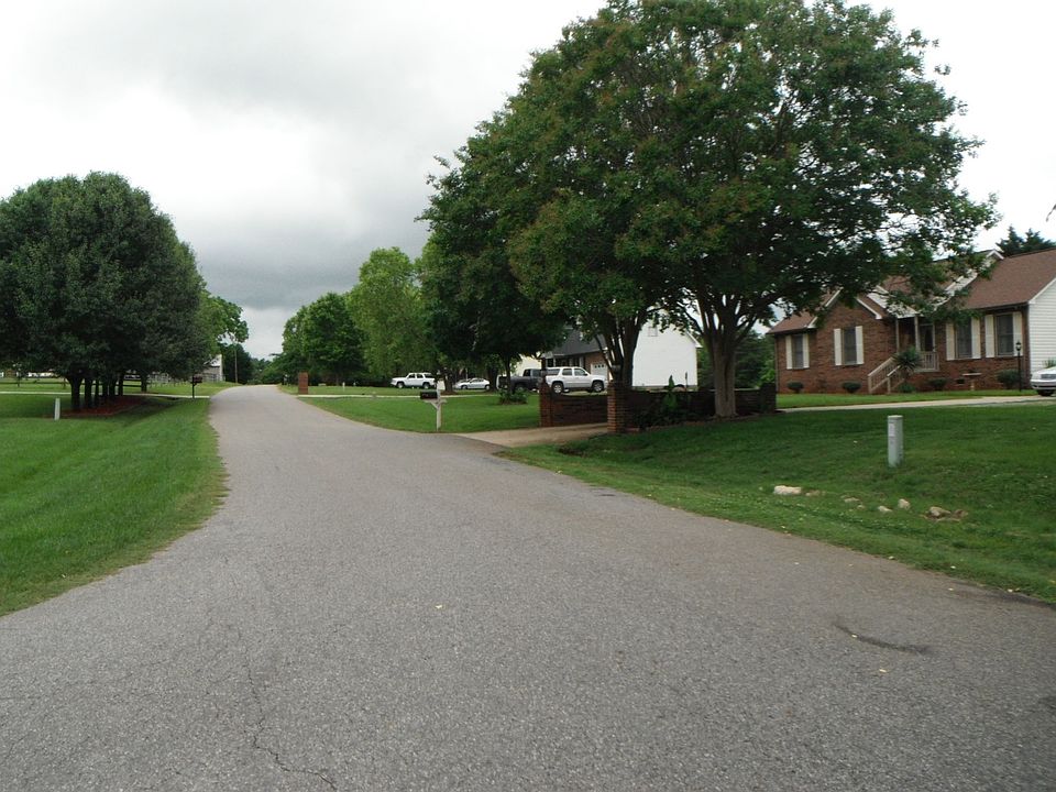 2nd image of 135 Equestrian Dr