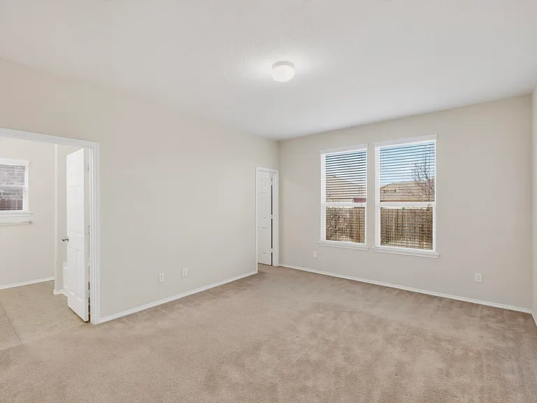 2409 Buelingo Ln — Photo 9