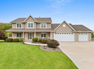 410 Hidden Hollow Ct, Denmark, WI 54208