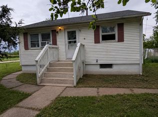 17368 214th St, Davenport, IA 52807