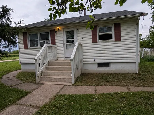 17368 214th St, Davenport, IA 52807