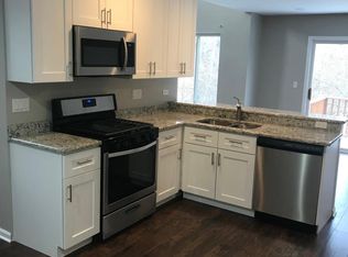 2250 Woodside Dr, Carpentersville, IL 60110
