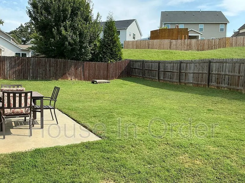 3 bed, 2.0 bath, 1795 sqft, $1,995 — Photo 3