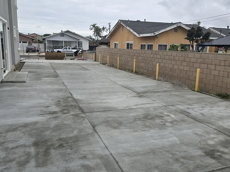 10101 Crosby Ave — Photo 1