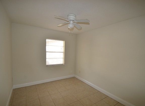 4th image of 2528 Poinsetta Ave