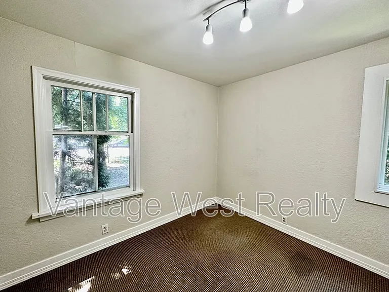 840 Bernard Ave — Photo 15