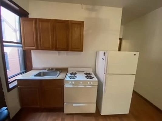 2nd image of 255 Bergen St #11