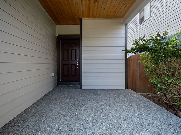 4th image of 613 195th St SE