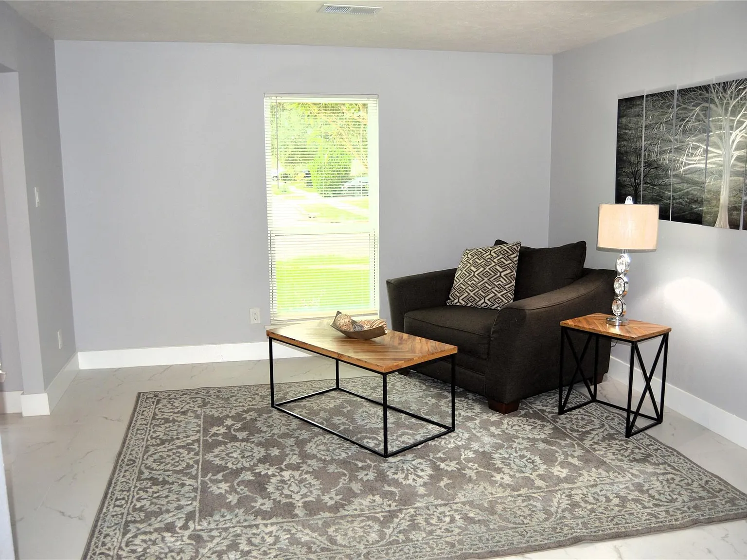 4 bed, 2.5 bath, 2302 sqft, $2,650 — Photo 3