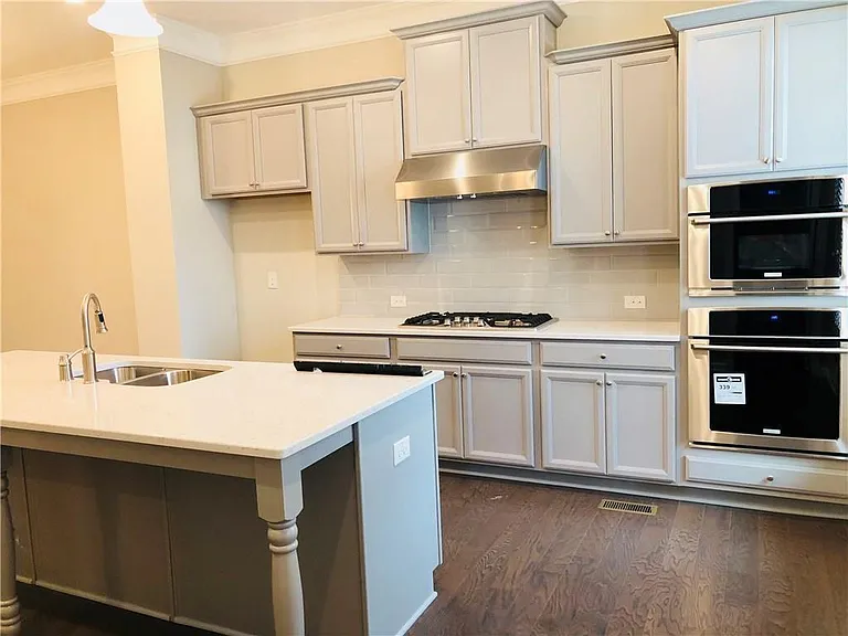 324 Beacons Pl — Photo 23