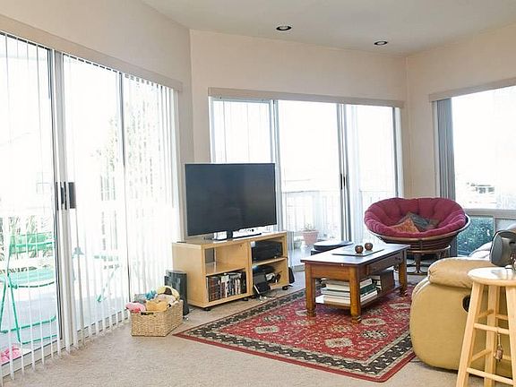 4th image of 2219 Yale Ave E APT A