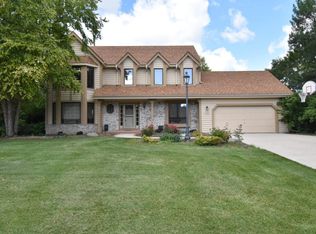 W151N10183 Windsong Cir W, Germantown, WI 53022