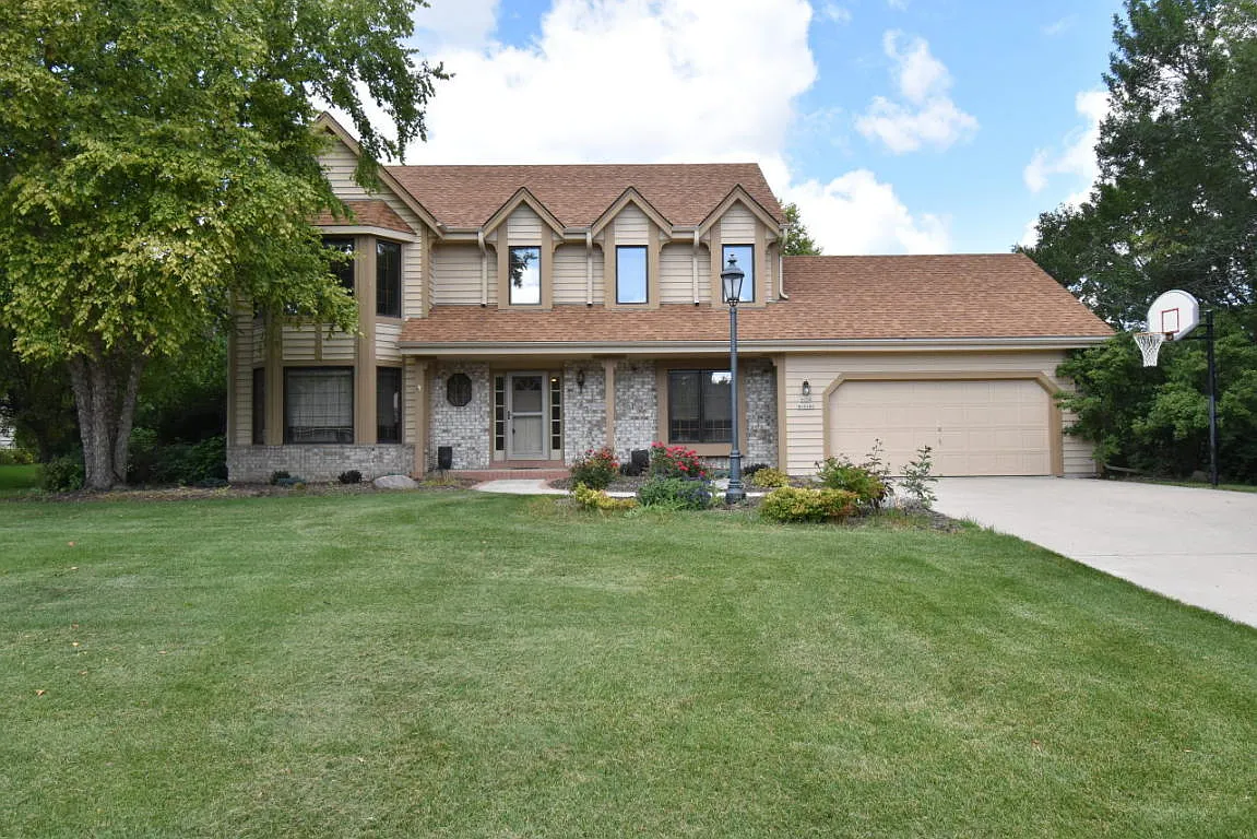 W151N10183 Windsong Cir W photo 1