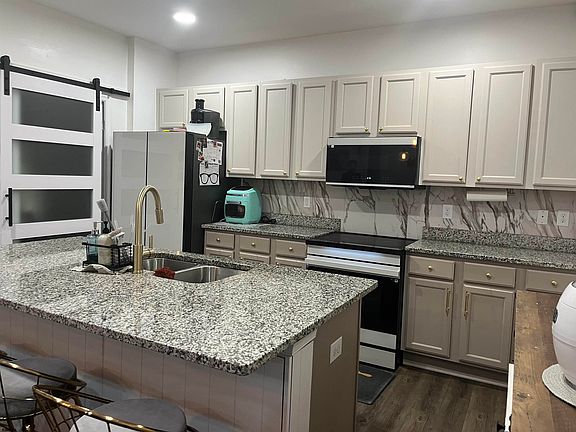 3rd image of 2 Gardenia Dr