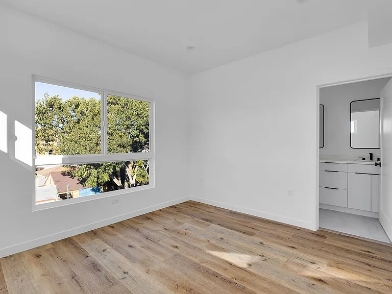 Best Priced Luxury 4 & 5 Bed Townhomes in Mid-City! — Photo 23