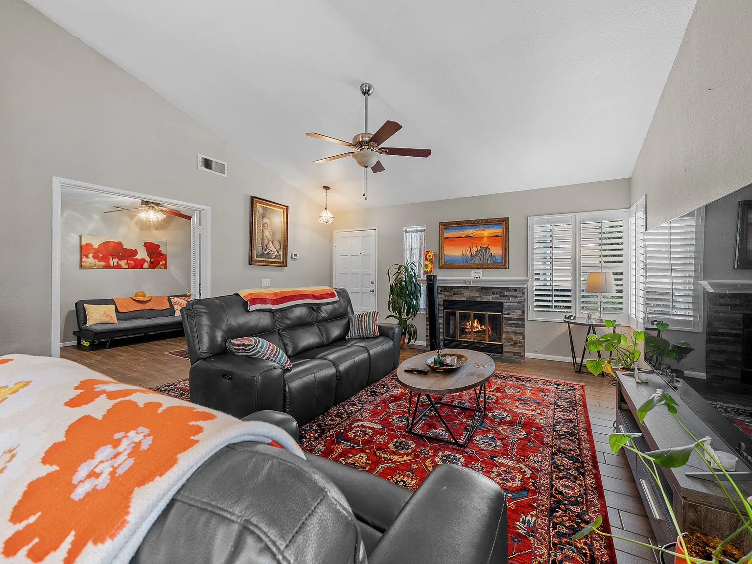 3 bed, 1389 sqft, $4,100 — Photo 4