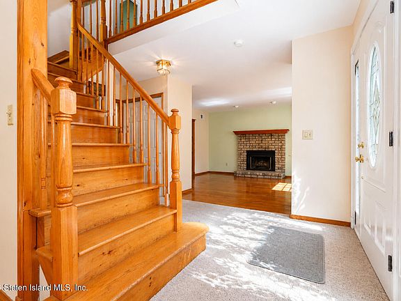5th image of 153 Chelsea St