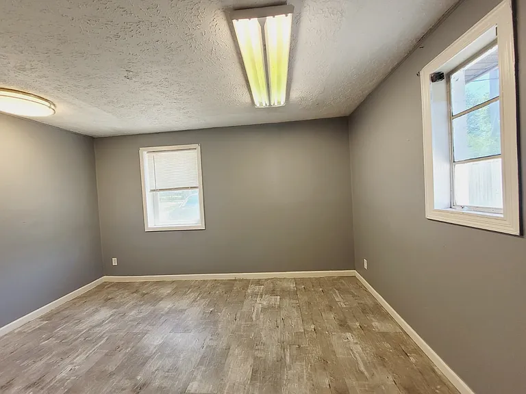 2115 State St — Photo 9
