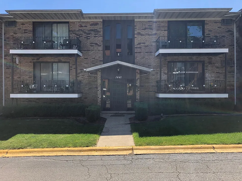 1441 Carriage Ln #4