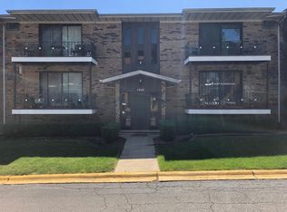 1441 Carriage Ln #4, Westmont, IL 60559