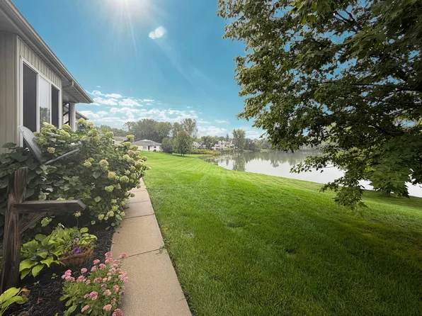 1083 Lake Park Cir, Grand Blanc, MI 48439
