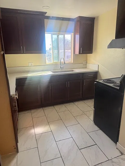3 bed, 10 sqft, $2,850 — Photo 1
