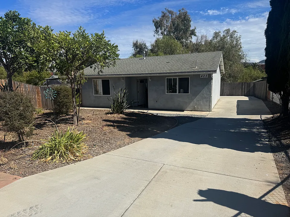 425 Palm Rd #1