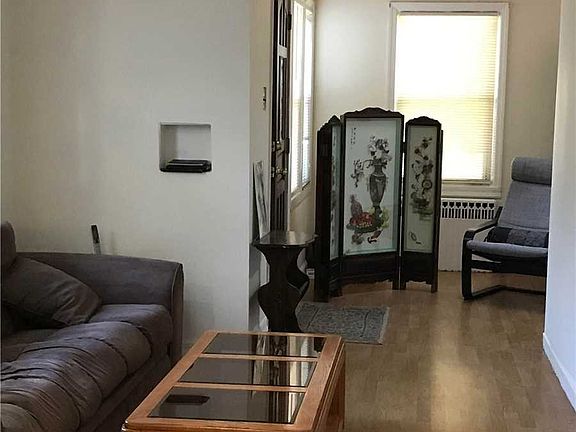 5th image of 318 Frederick Ave
