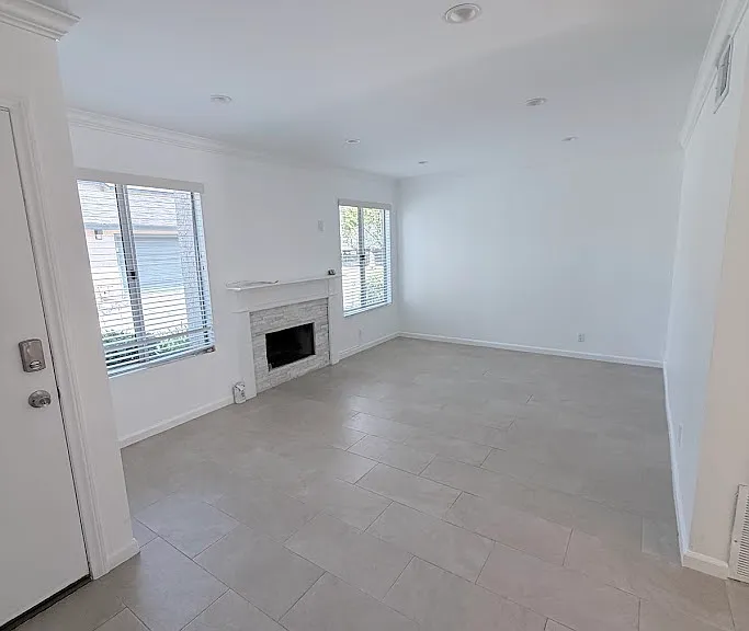 9250 Sunland Blvd #12 — Photo 2